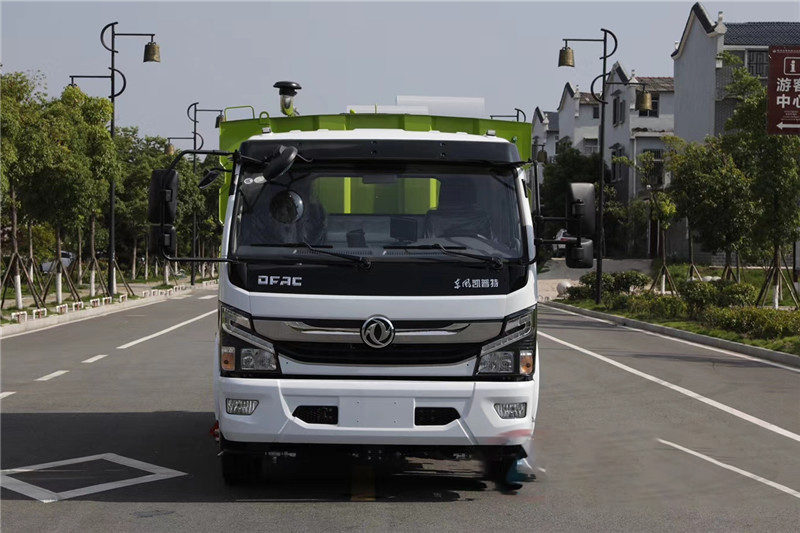 国六大多利卡9吨（4水/5尘）洗扫车