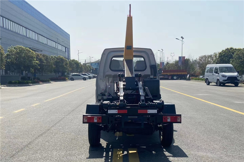 国六长安汽油蓝牌 2-3方 勾臂垃圾车​