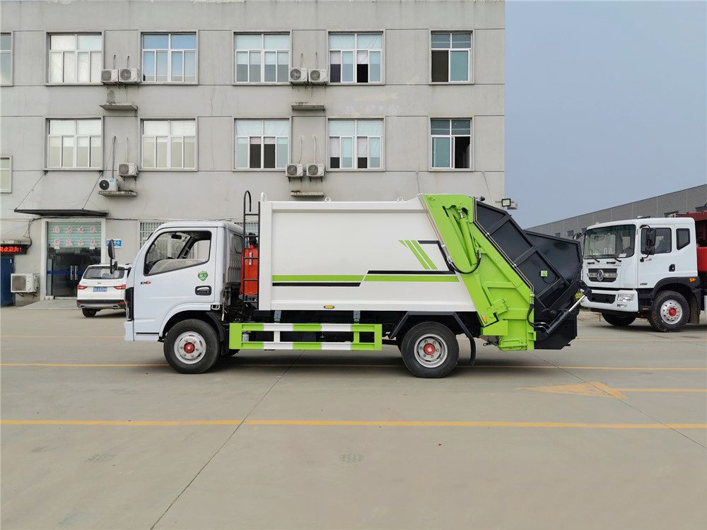 东风小多利卡D6压缩式垃圾车