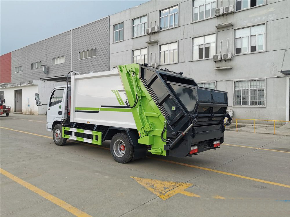 东风小多利卡D6压缩式垃圾车