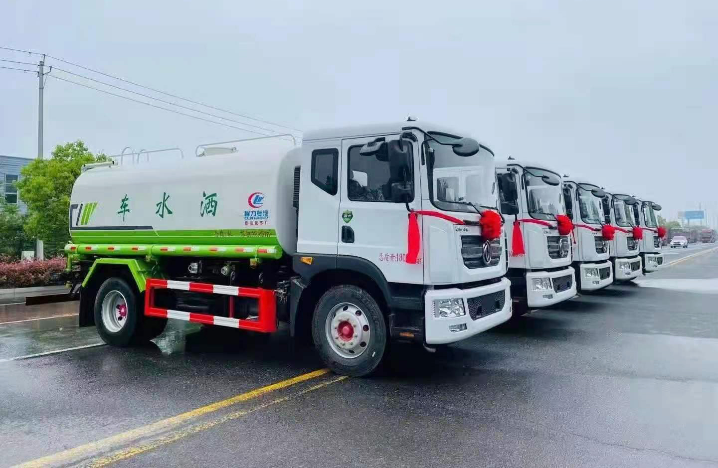 国六洒水车批量发车