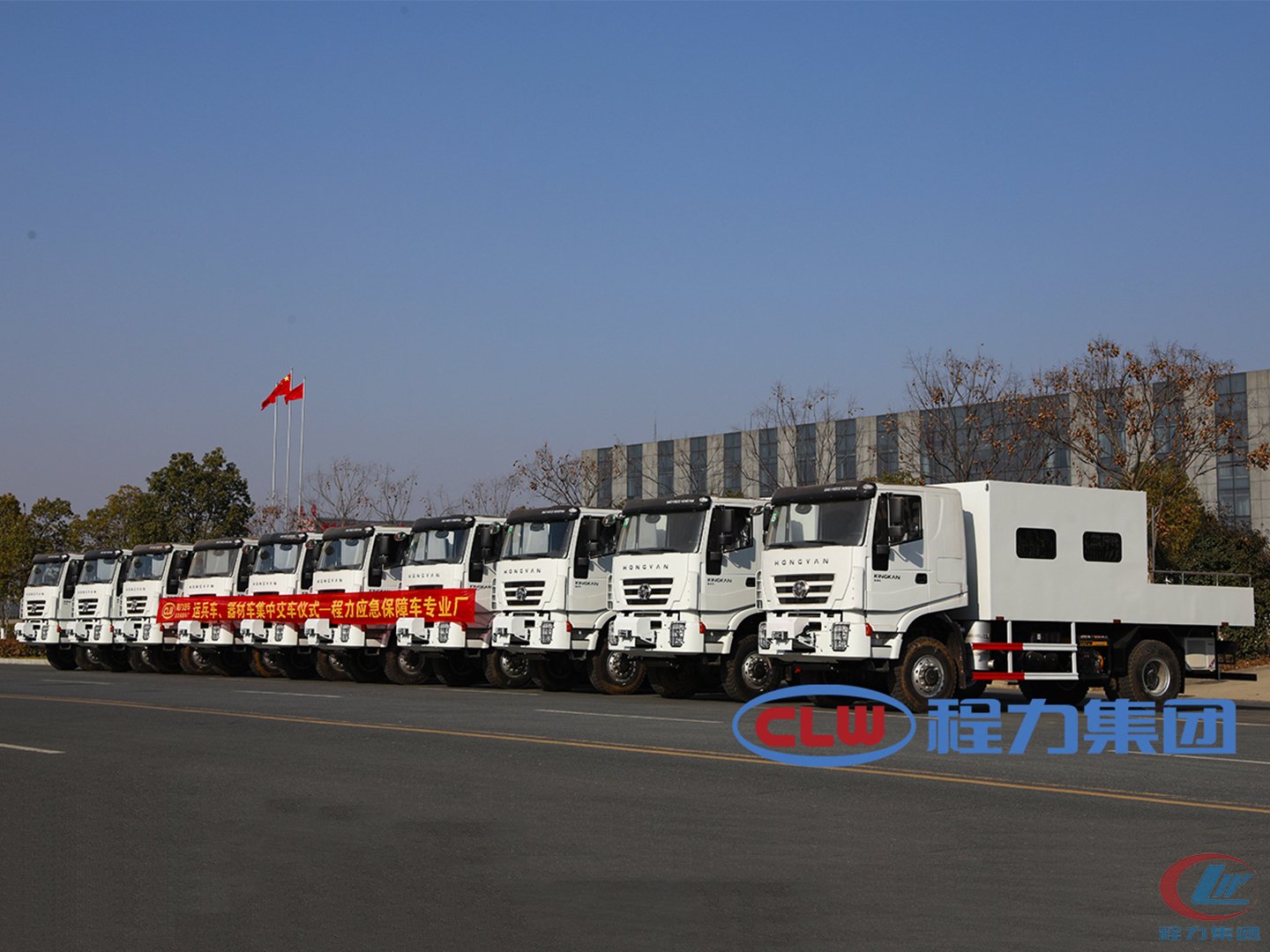 程力集团运兵车、器材车批量交车