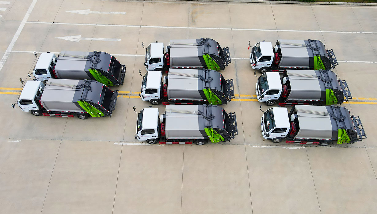 压缩垃圾车批量生产下线