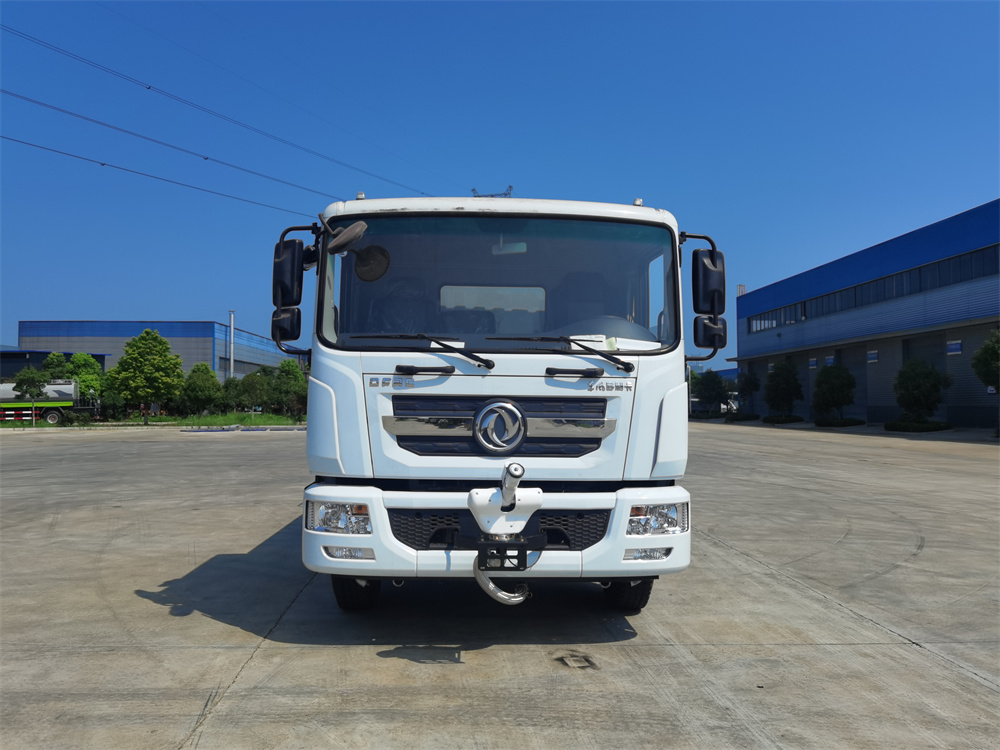 东风D9洒水车带电子高炮 15方