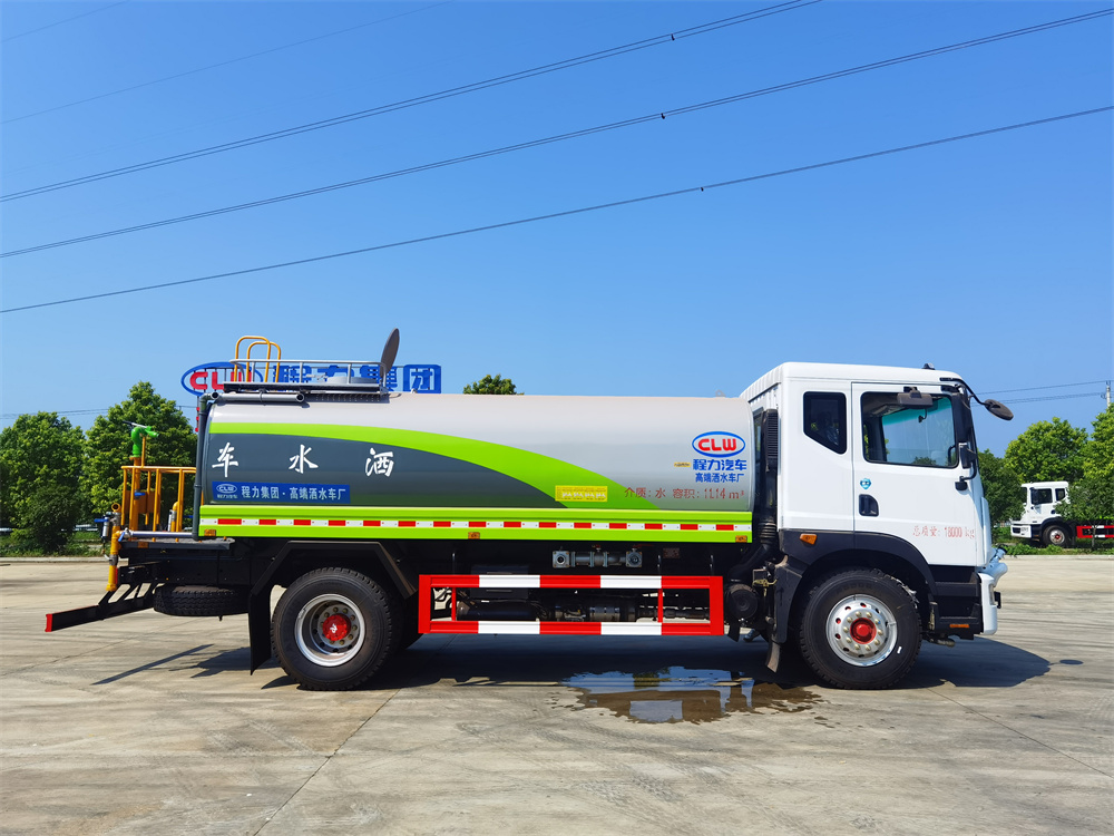 东风D9洒水车带电子高炮 15方