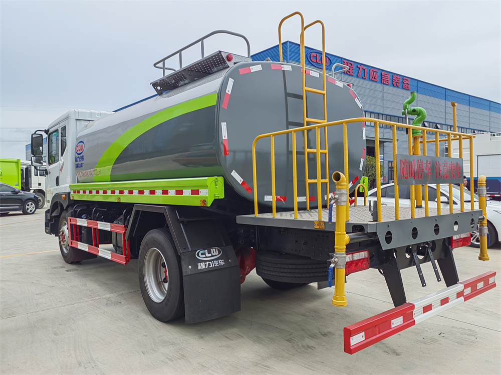 东风D9洒水车 12方