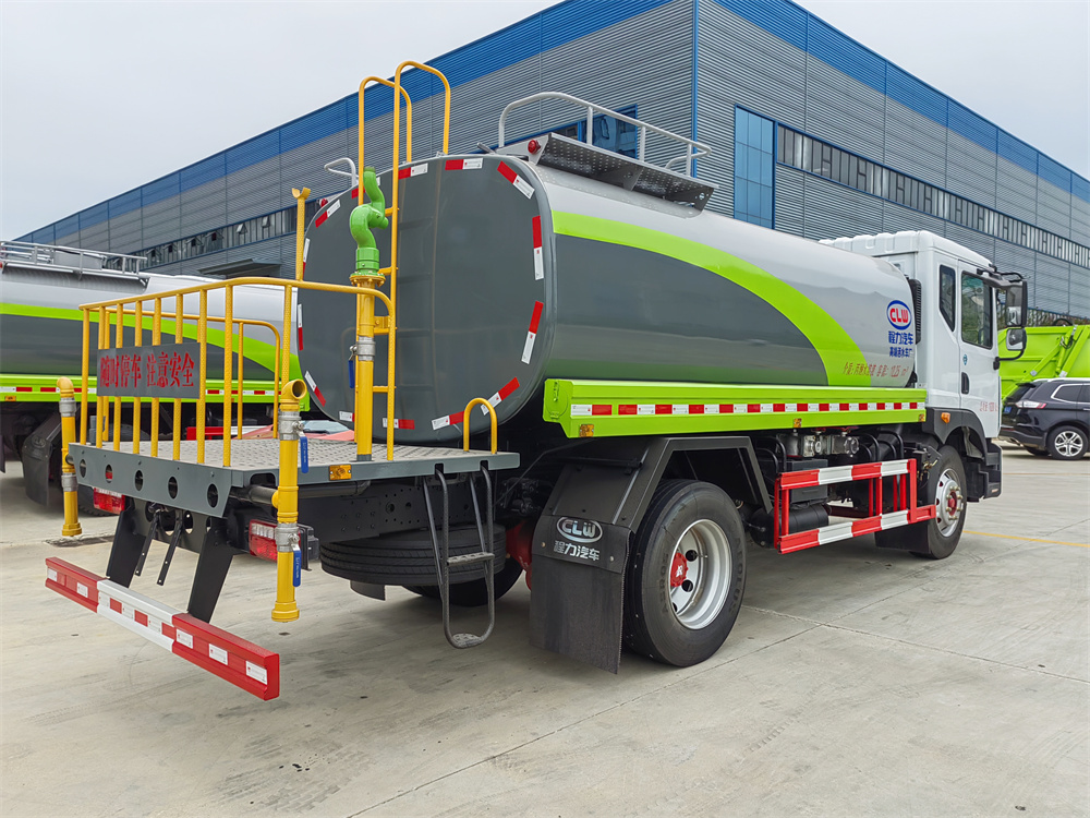 东风D9洒水车 12方