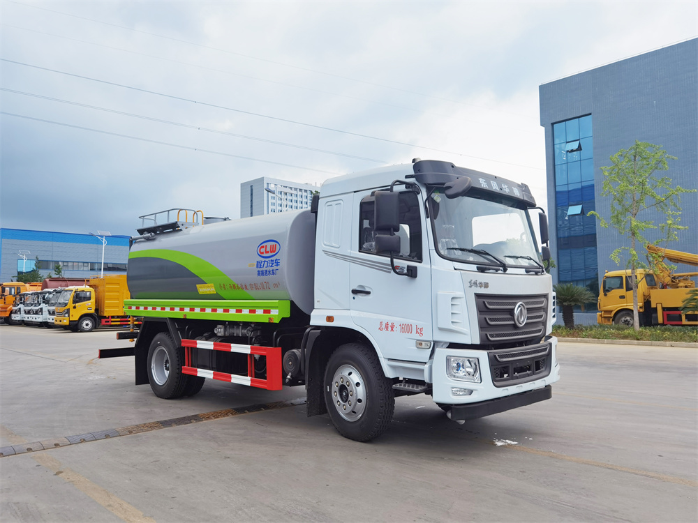 东风华神洒水车 12方