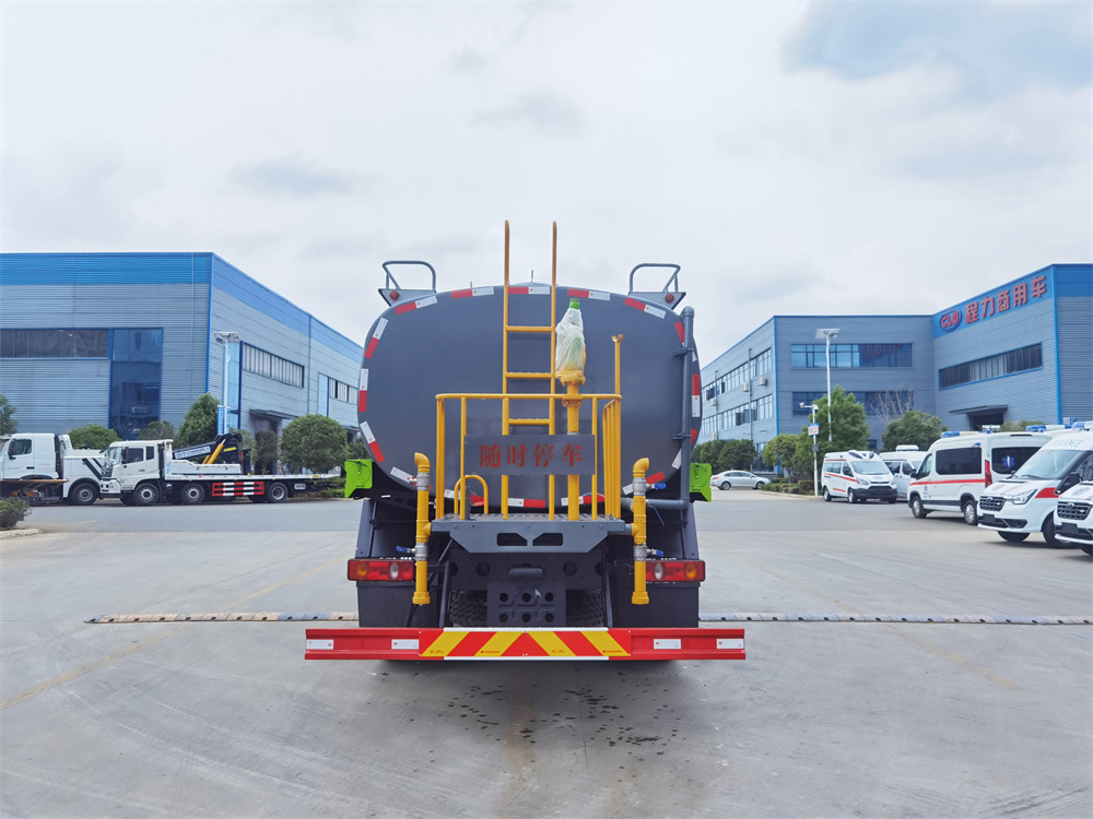 东风华神洒水车 12方