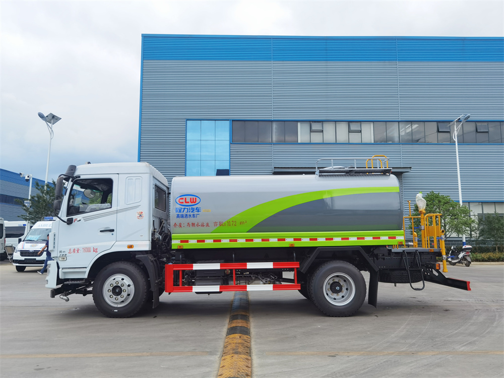 东风华神洒水车 12方