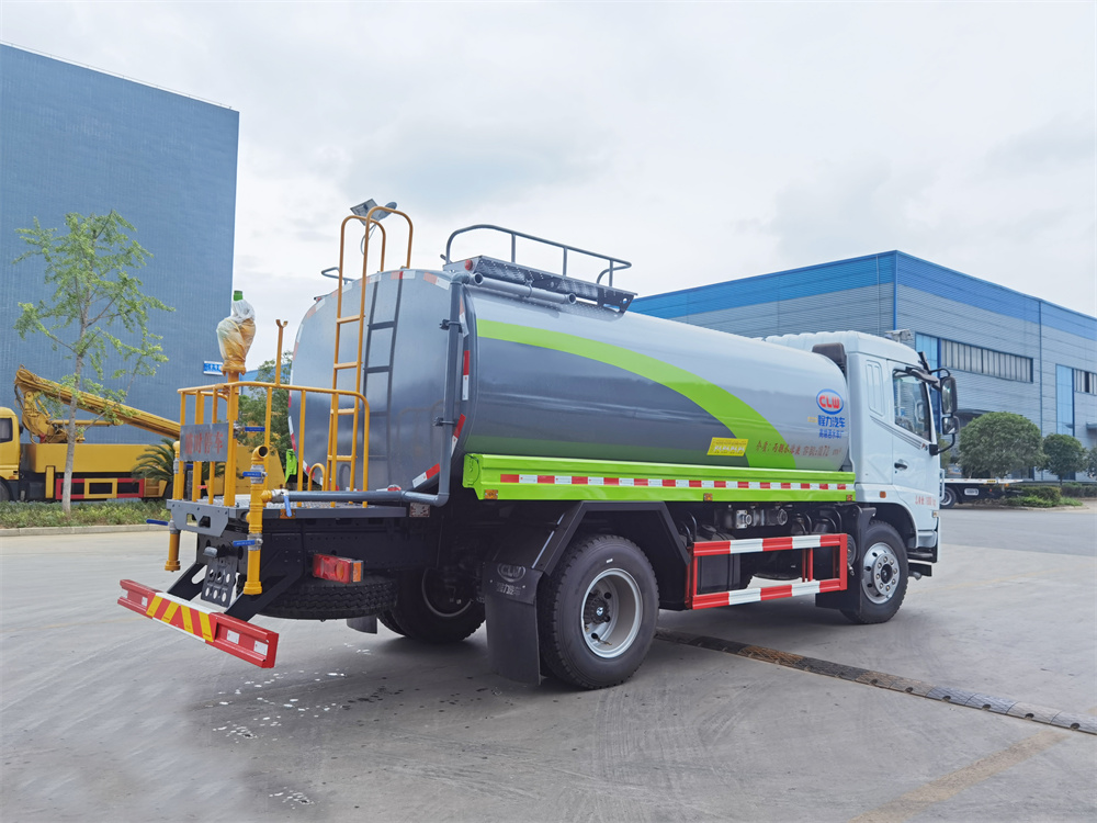 东风华神洒水车 12方