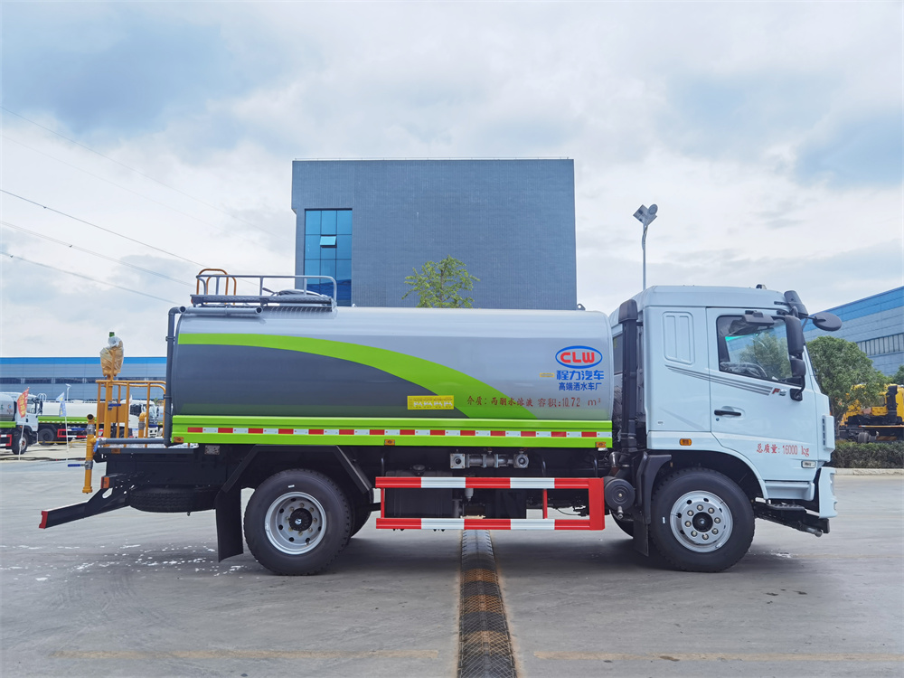 东风华神洒水车 12方