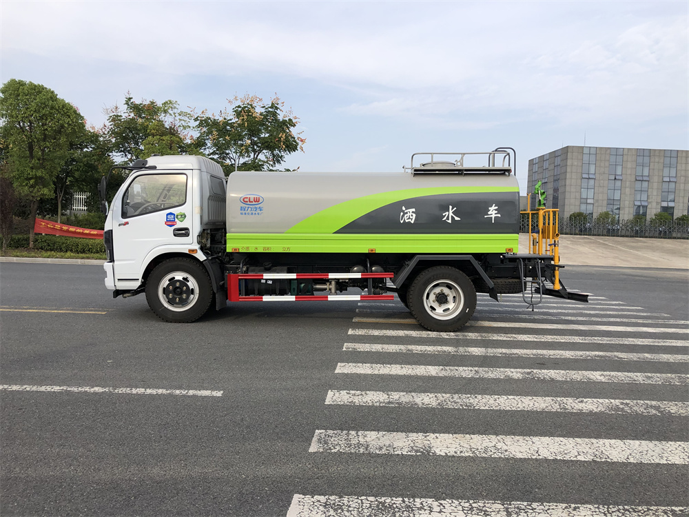 东风福瑞卡洒水车 8-10方
