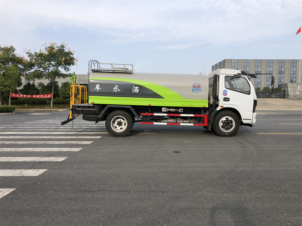 东风福瑞卡洒水车 8-10方