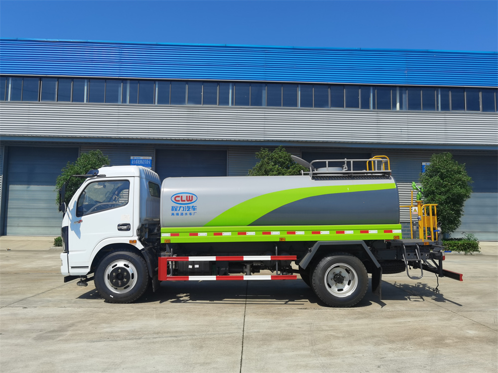 东风福瑞卡洒水车 8-10方