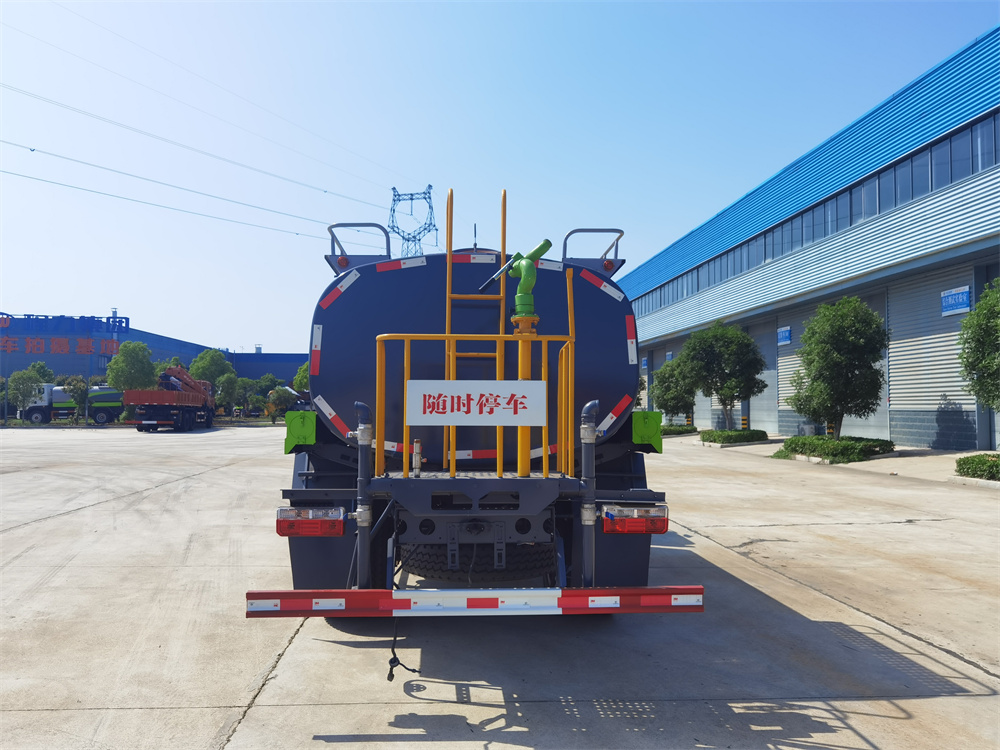 东风福瑞卡洒水车 8-10方