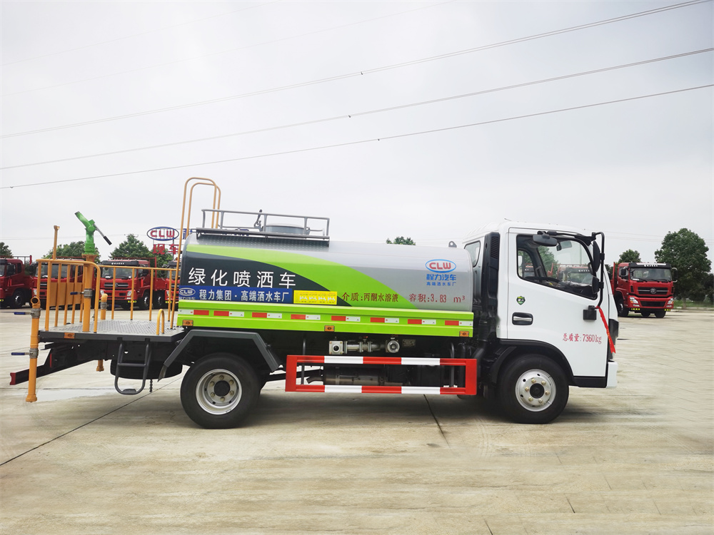 东风大多利卡洒水车 5方