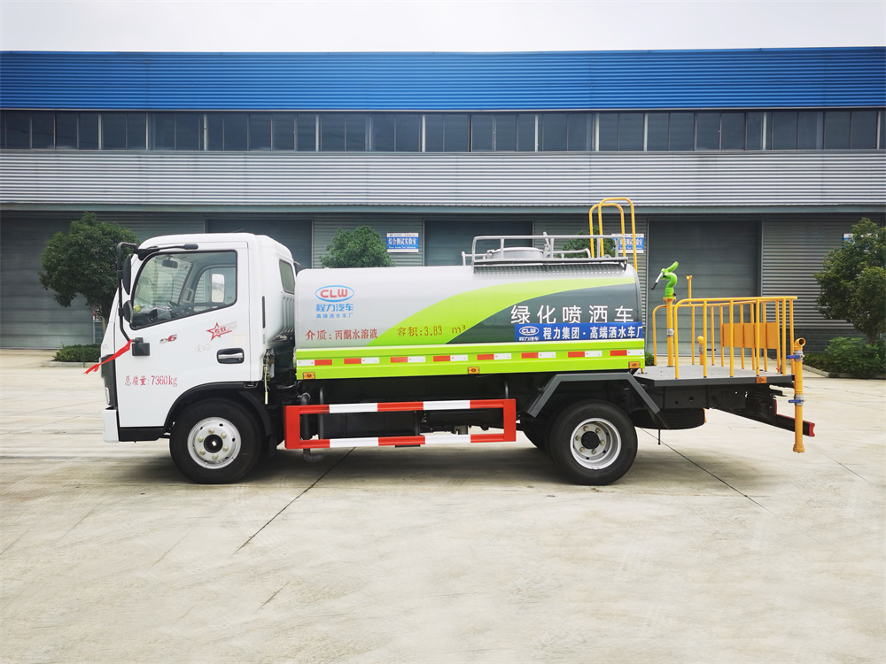 东风大多利卡洒水车 5方
