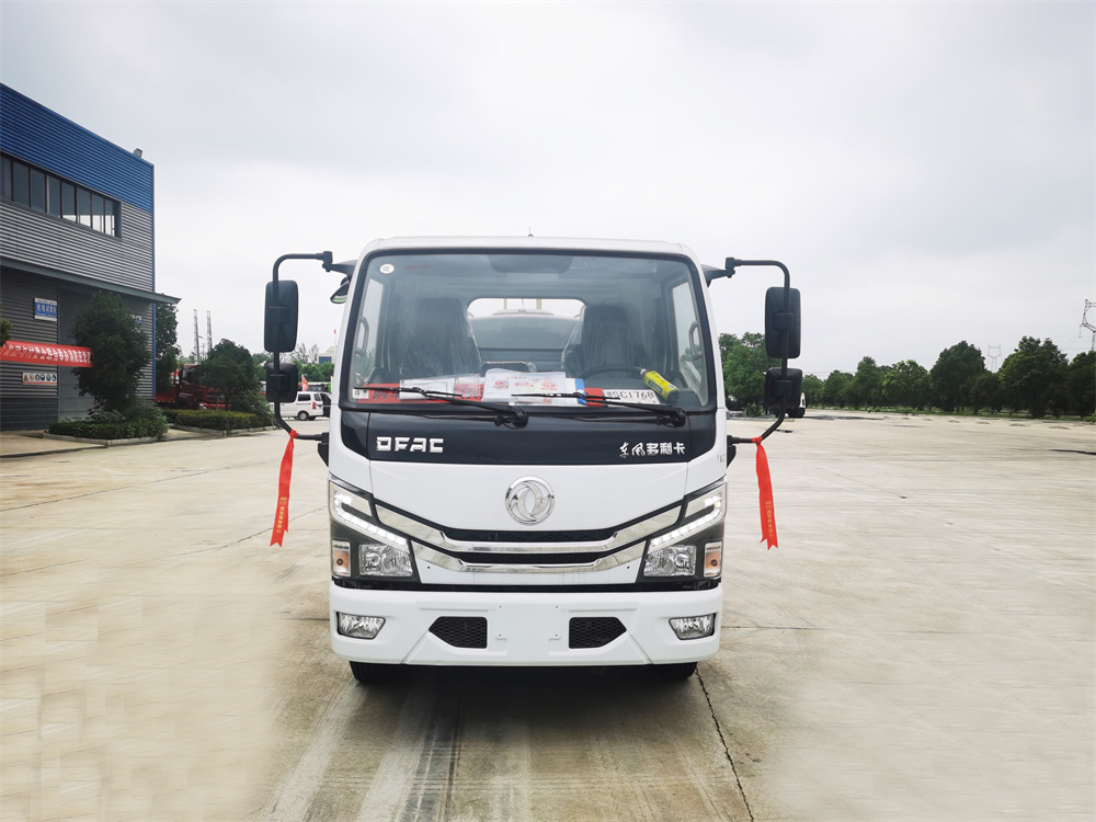 东风大多利卡洒水车 5方