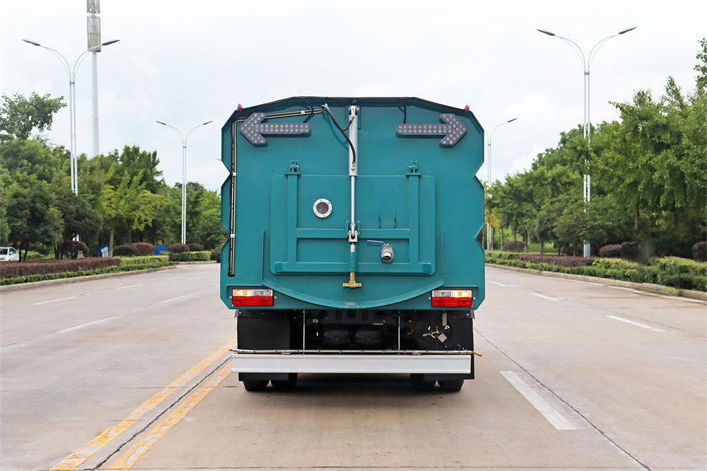 东风大福瑞卡9方洗扫车