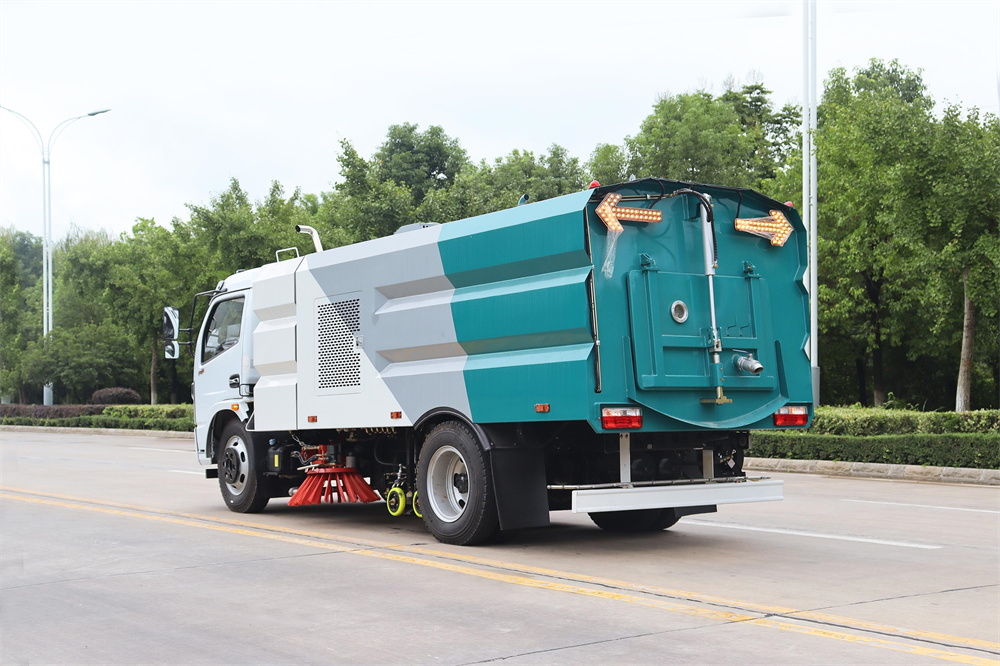 东风大福瑞卡9方洗扫车