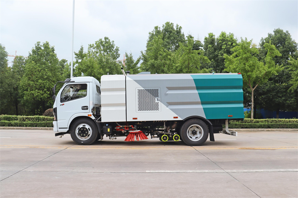 东风大福瑞卡9方洗扫车