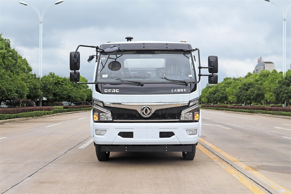 东风大福瑞卡9方洗扫车