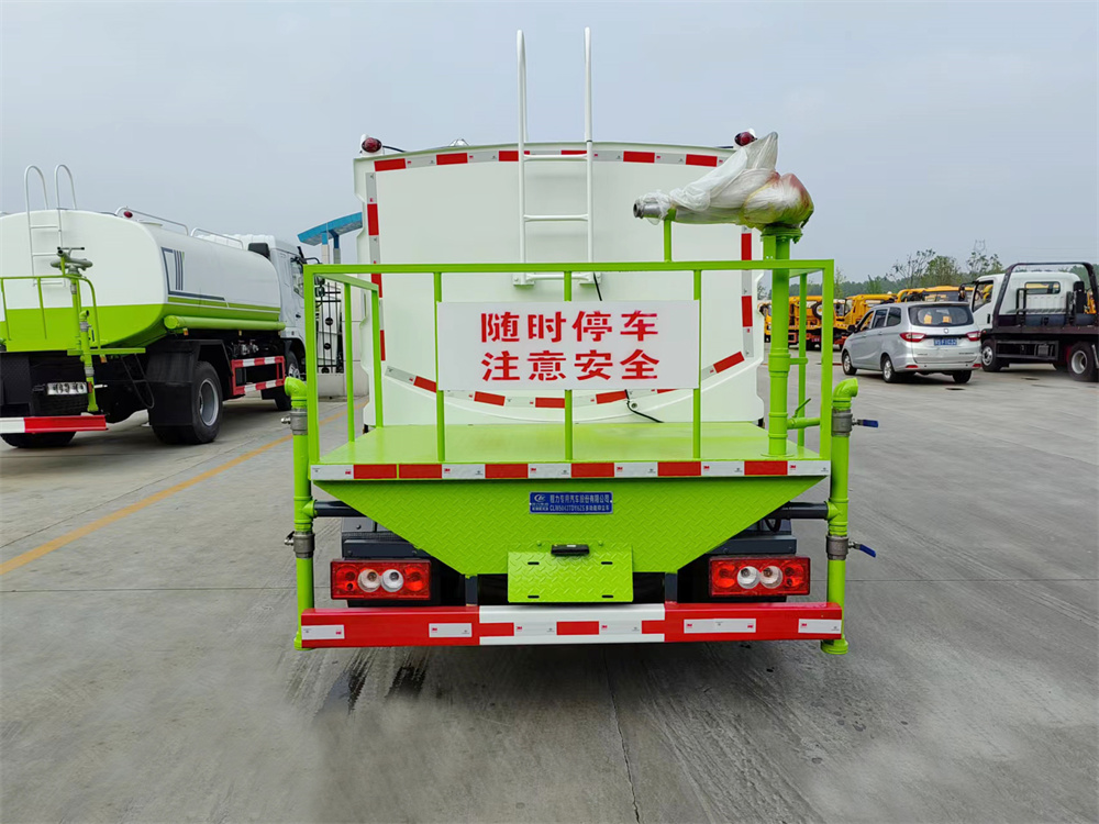 福田蓝牌洒水车7.4方