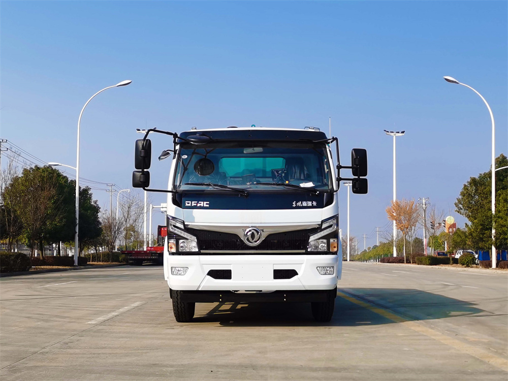 东风大福瑞卡吸尘车