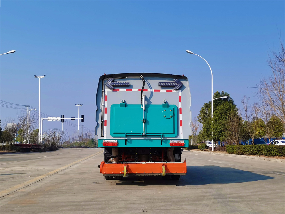 东风大福瑞卡吸尘车