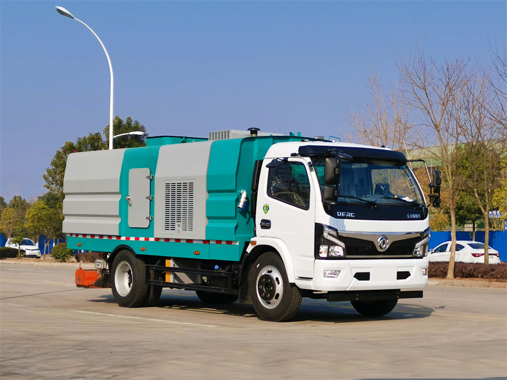 东风大福瑞卡吸尘车