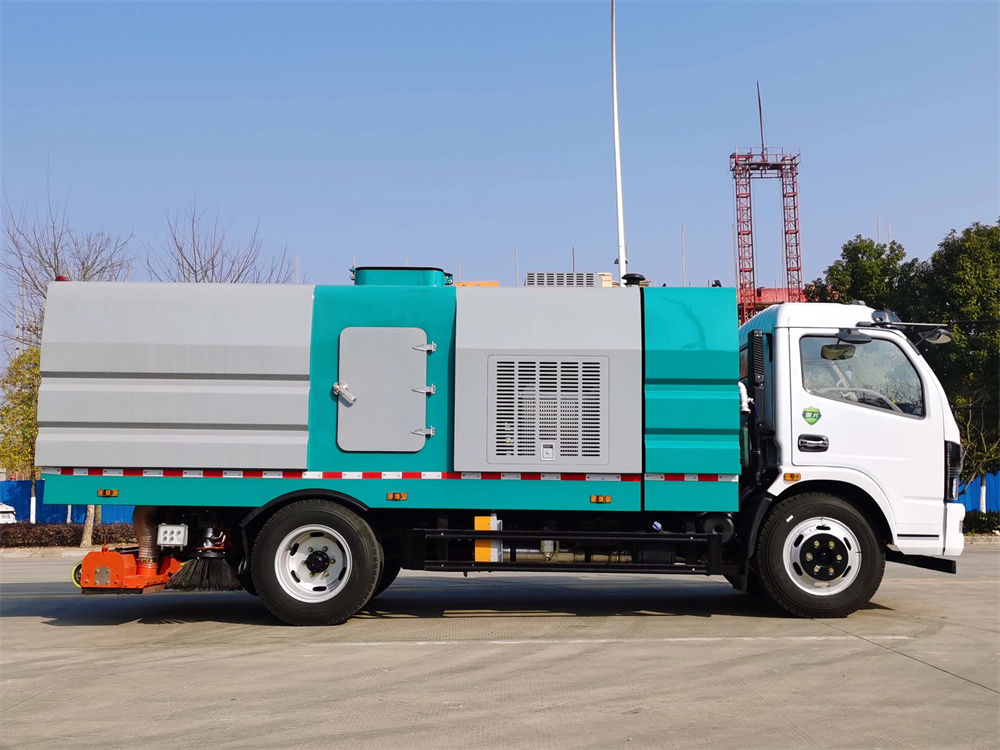 东风大福瑞卡吸尘车