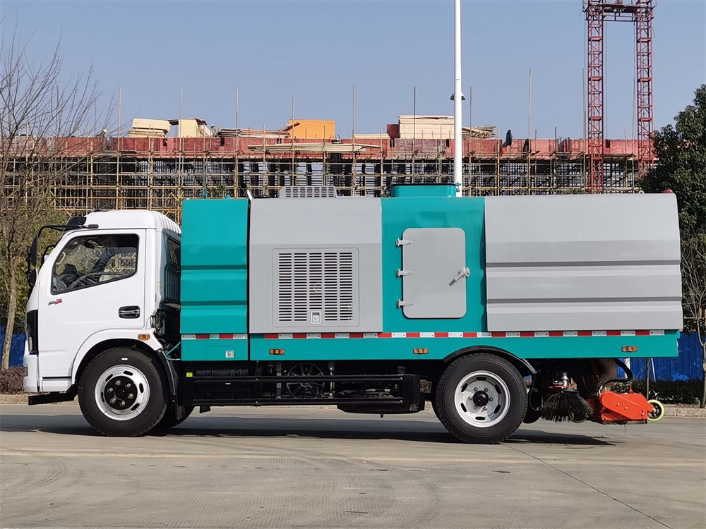 东风大福瑞卡吸尘车