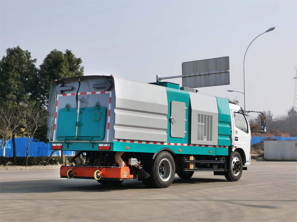 东风大福瑞卡吸尘车