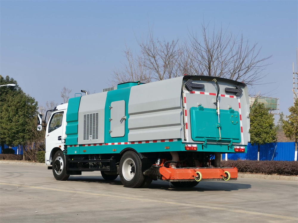 东风大福瑞卡吸尘车