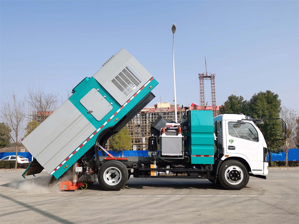 东风大福瑞卡吸尘车