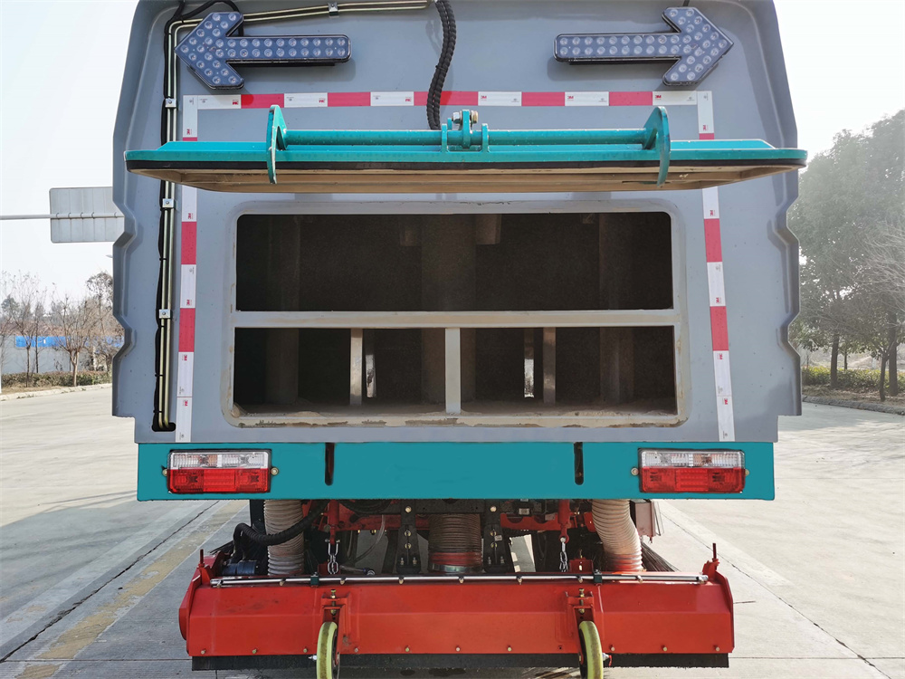 东风大福瑞卡吸尘车