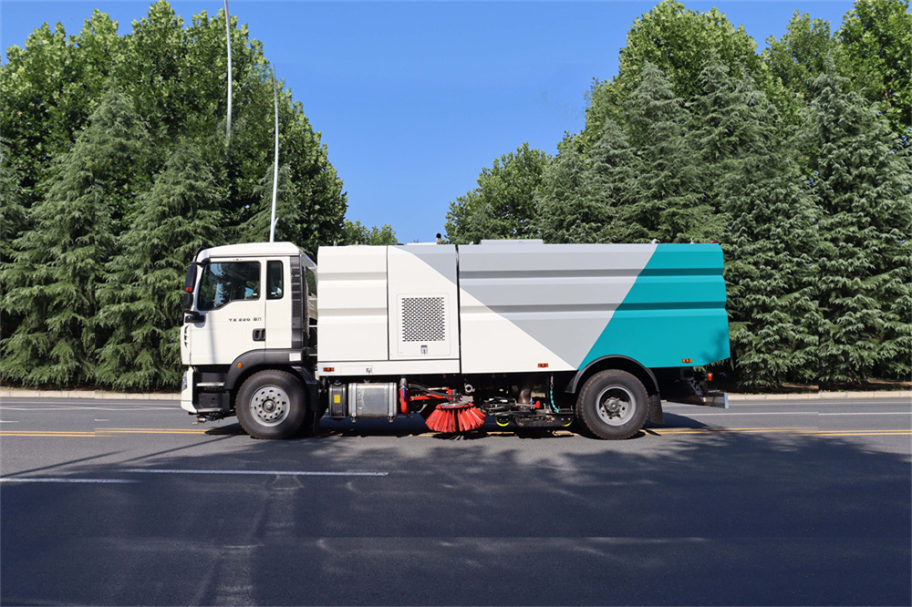 重汽豪沃洗扫车