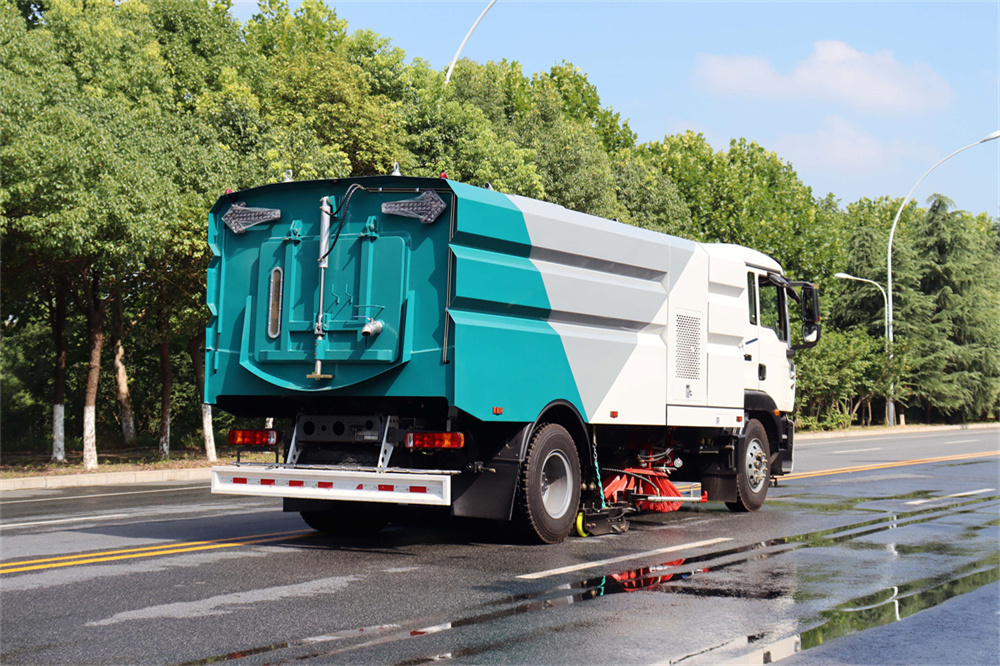 重汽豪沃洗扫车