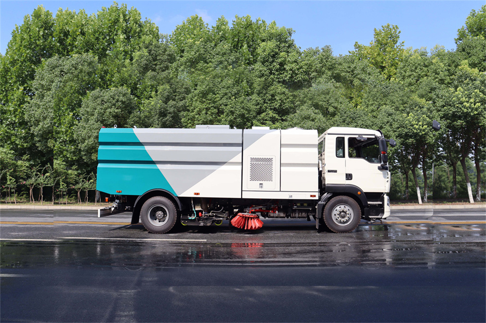 重汽豪沃洗扫车