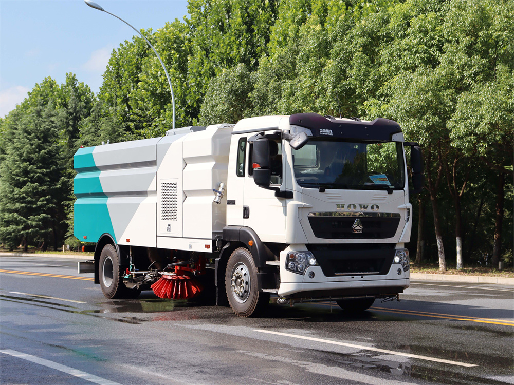 重汽豪沃洗扫车