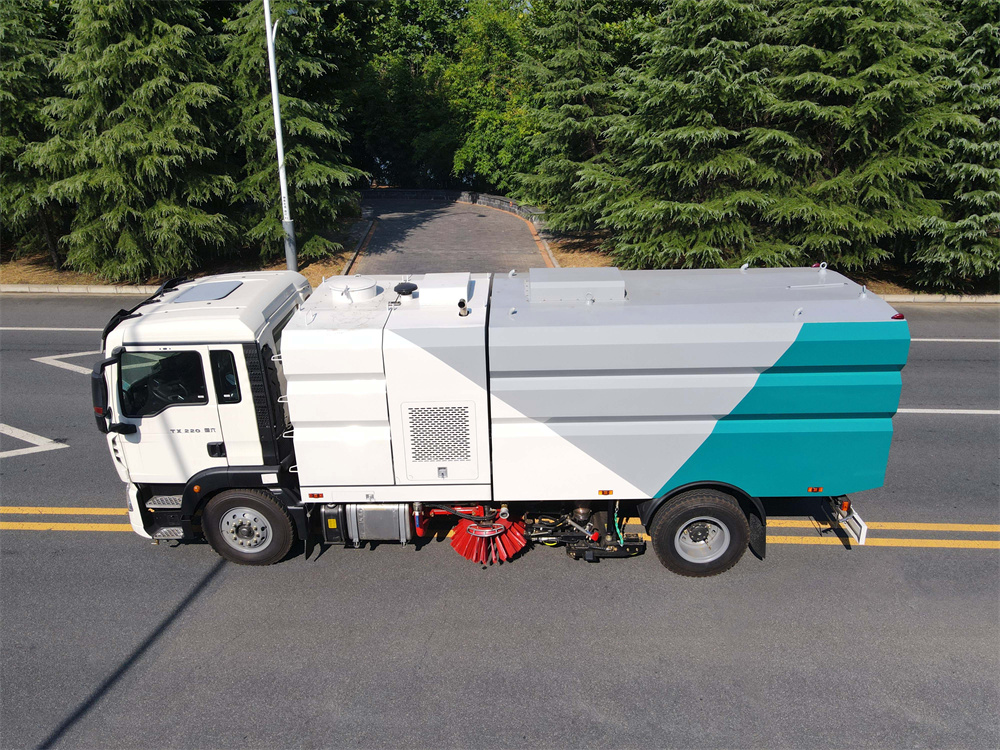 重汽豪沃洗扫车