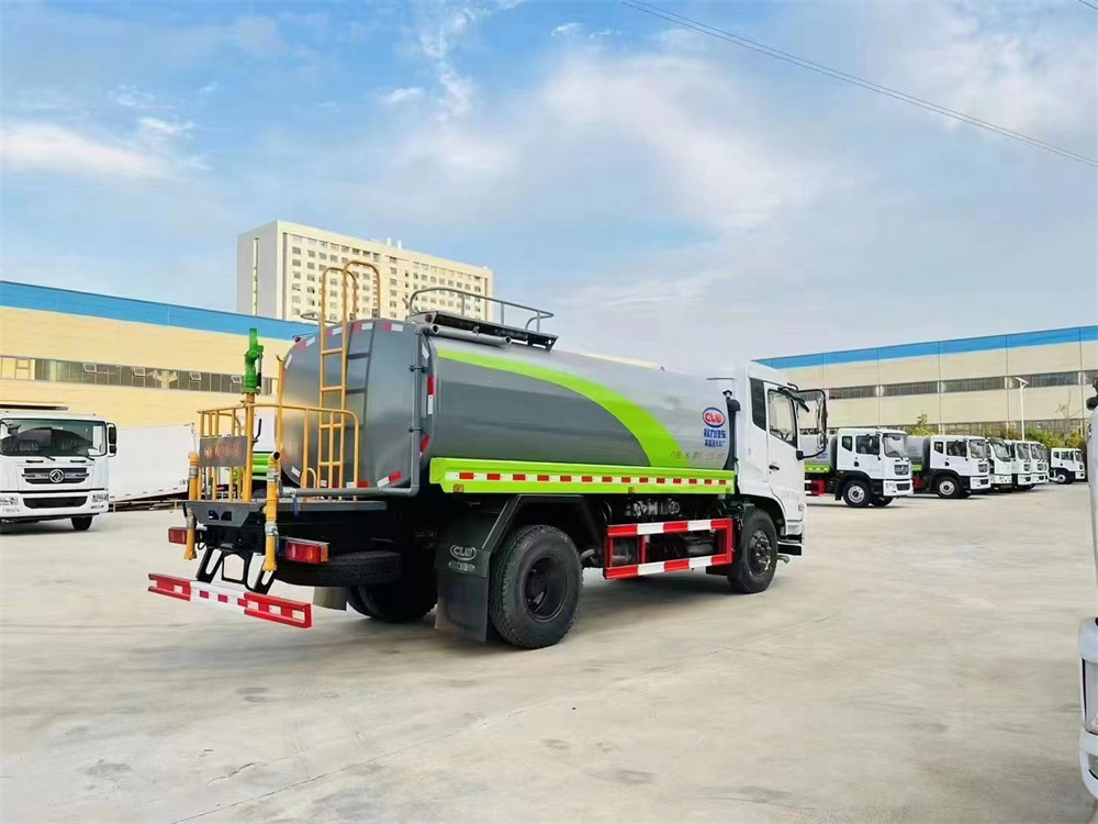 东风天锦洒水车15方