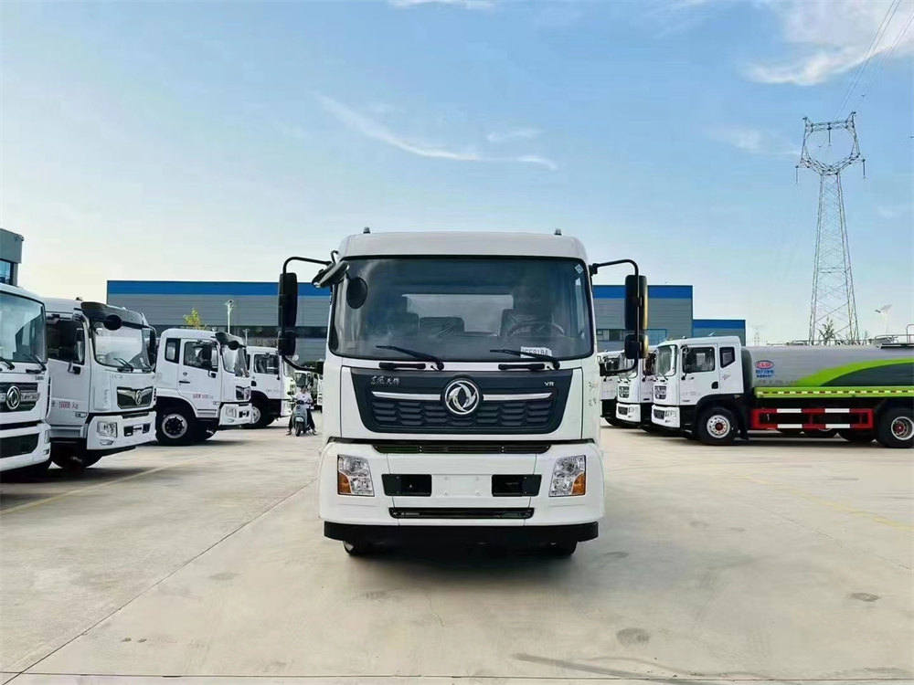 东风天锦洒水车15方