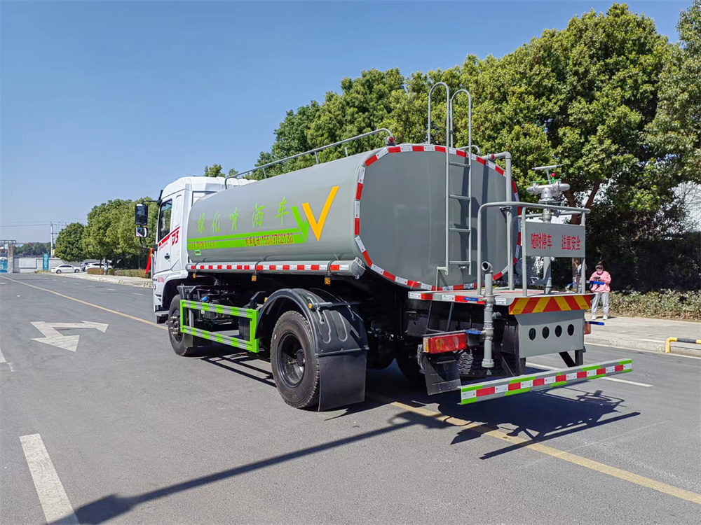 东风D3洒水车 12方