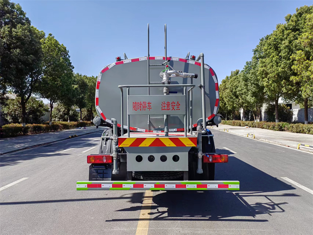 东风D3洒水车 12方