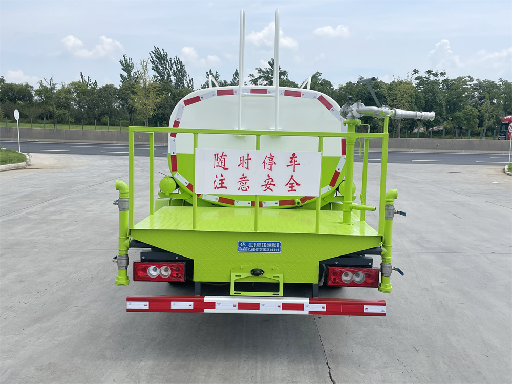 蓝牌福田洒水车4.5方