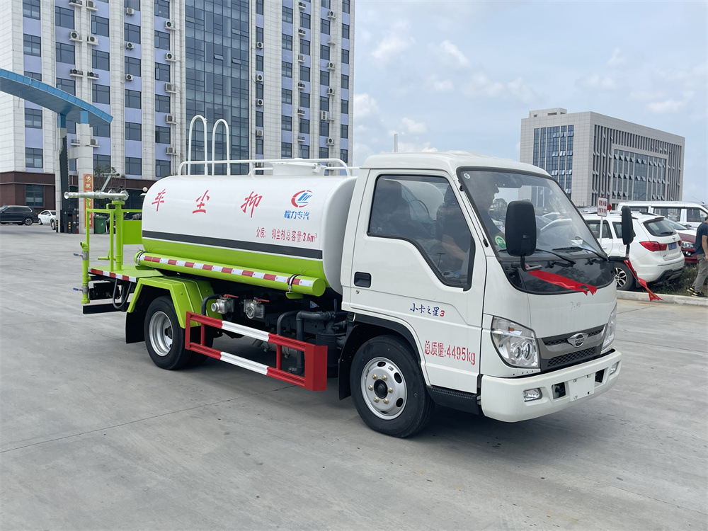 蓝牌福田洒水车4.5方
