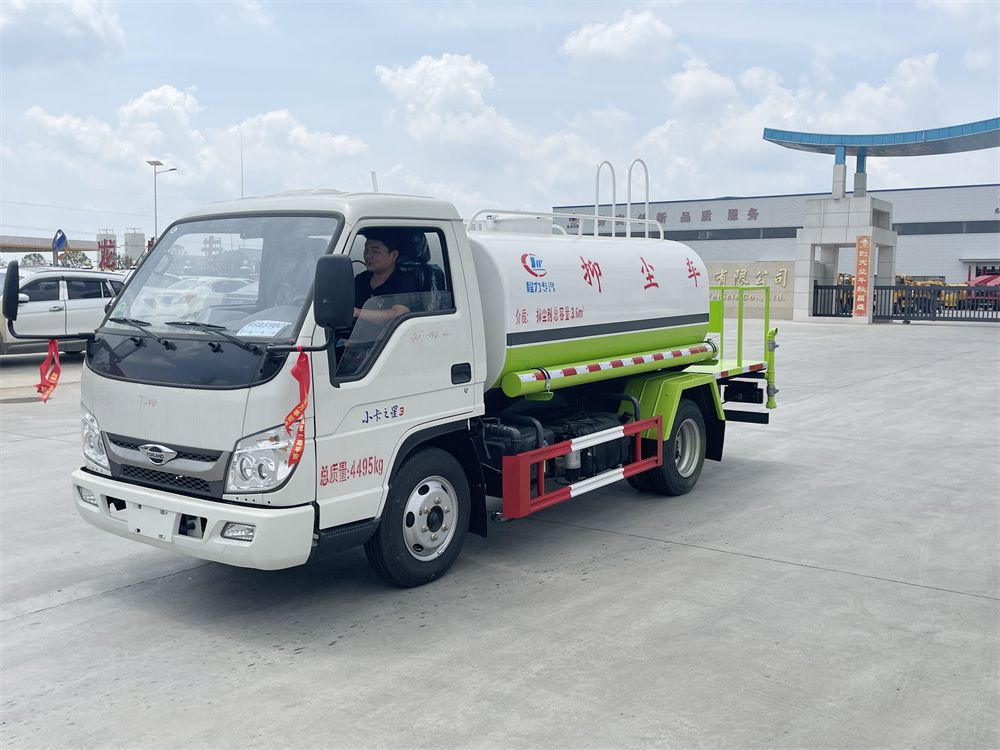 蓝牌福田洒水车4.5方