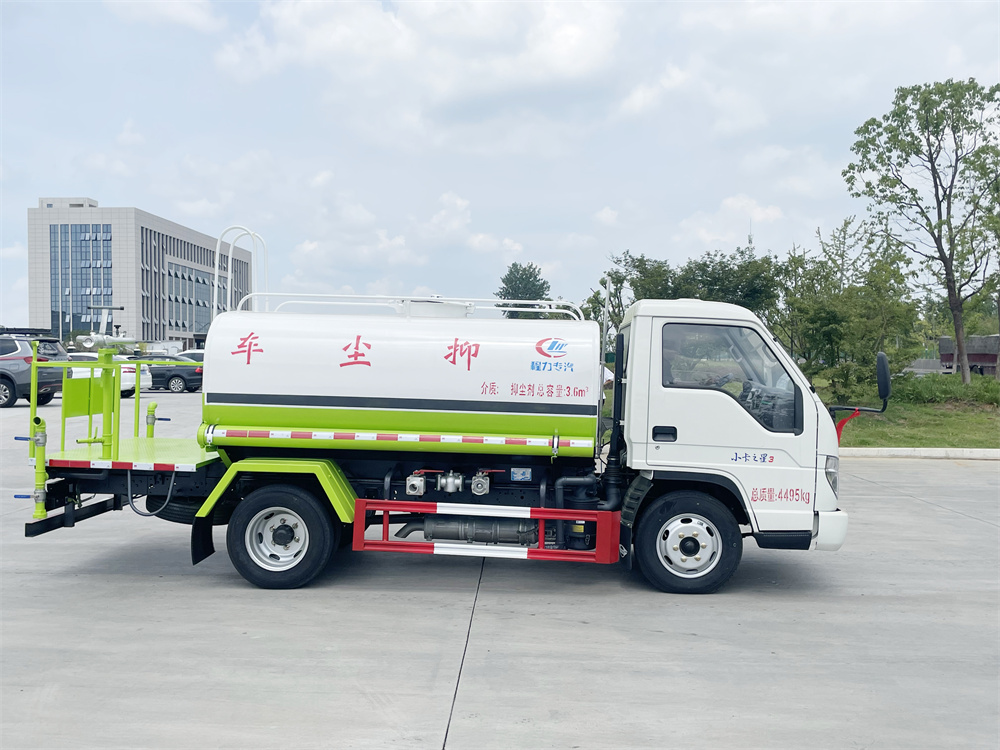 蓝牌福田洒水车4.5方